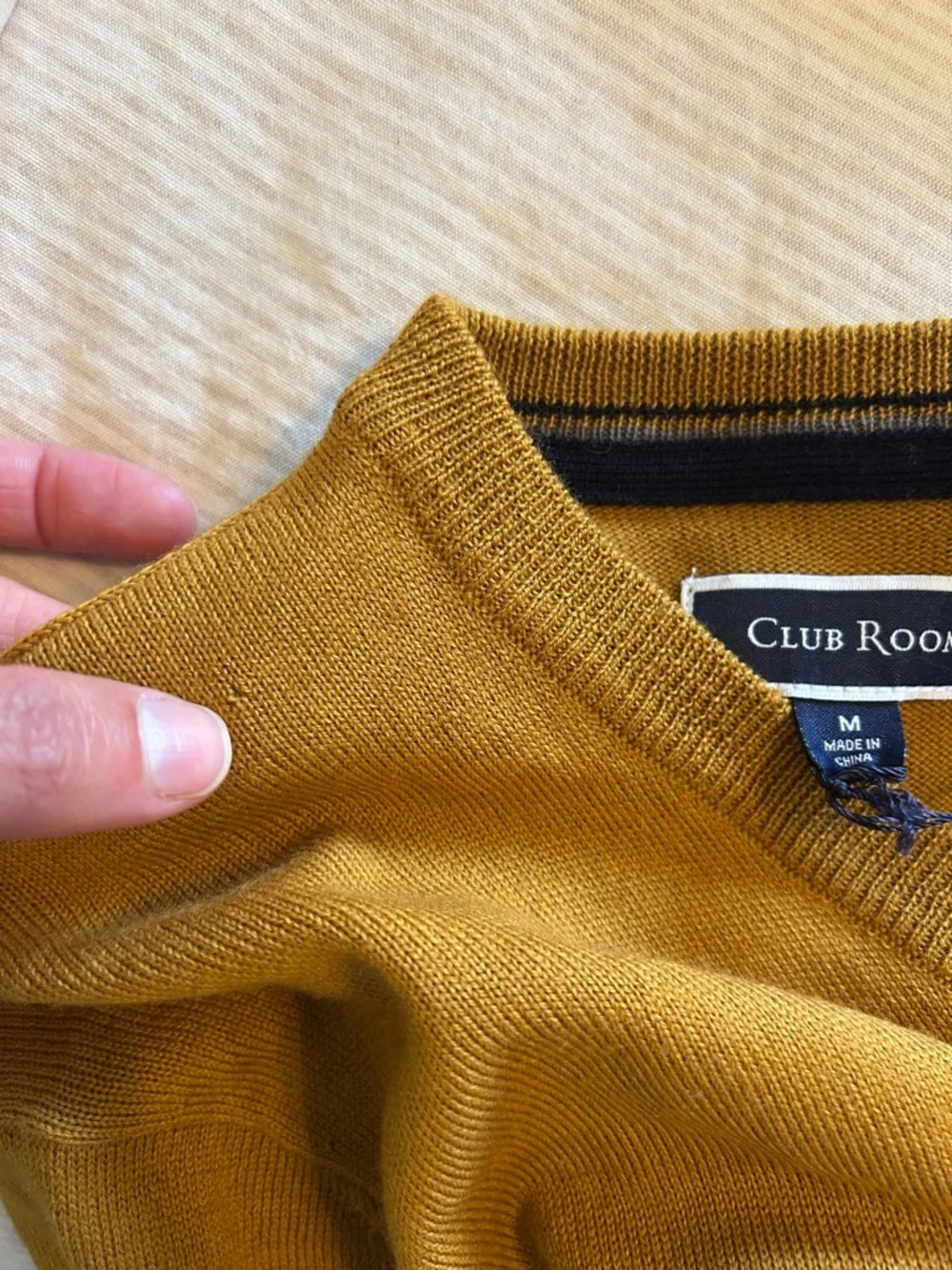 NWT Club Room Men's V-Neck Merino Wool Sweater - Picture 8 of 8